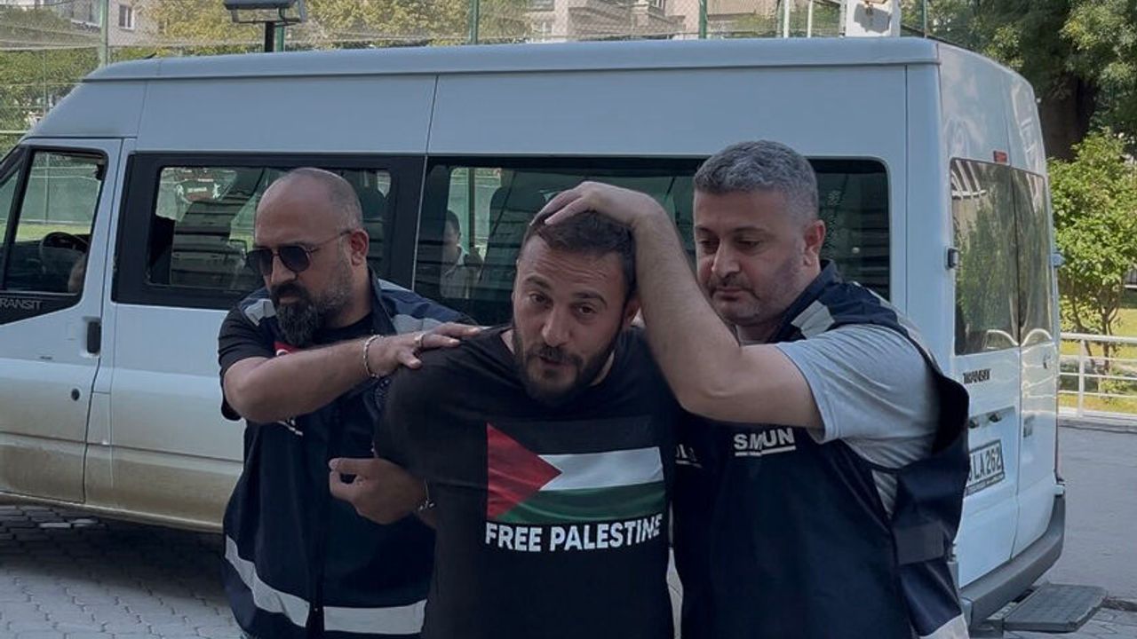 Şirinler tribün lideri